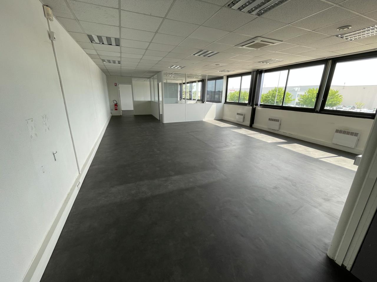 Local d'activité Genas 1139m² Location local d'activité Genas Rhône OLACT2314445 4